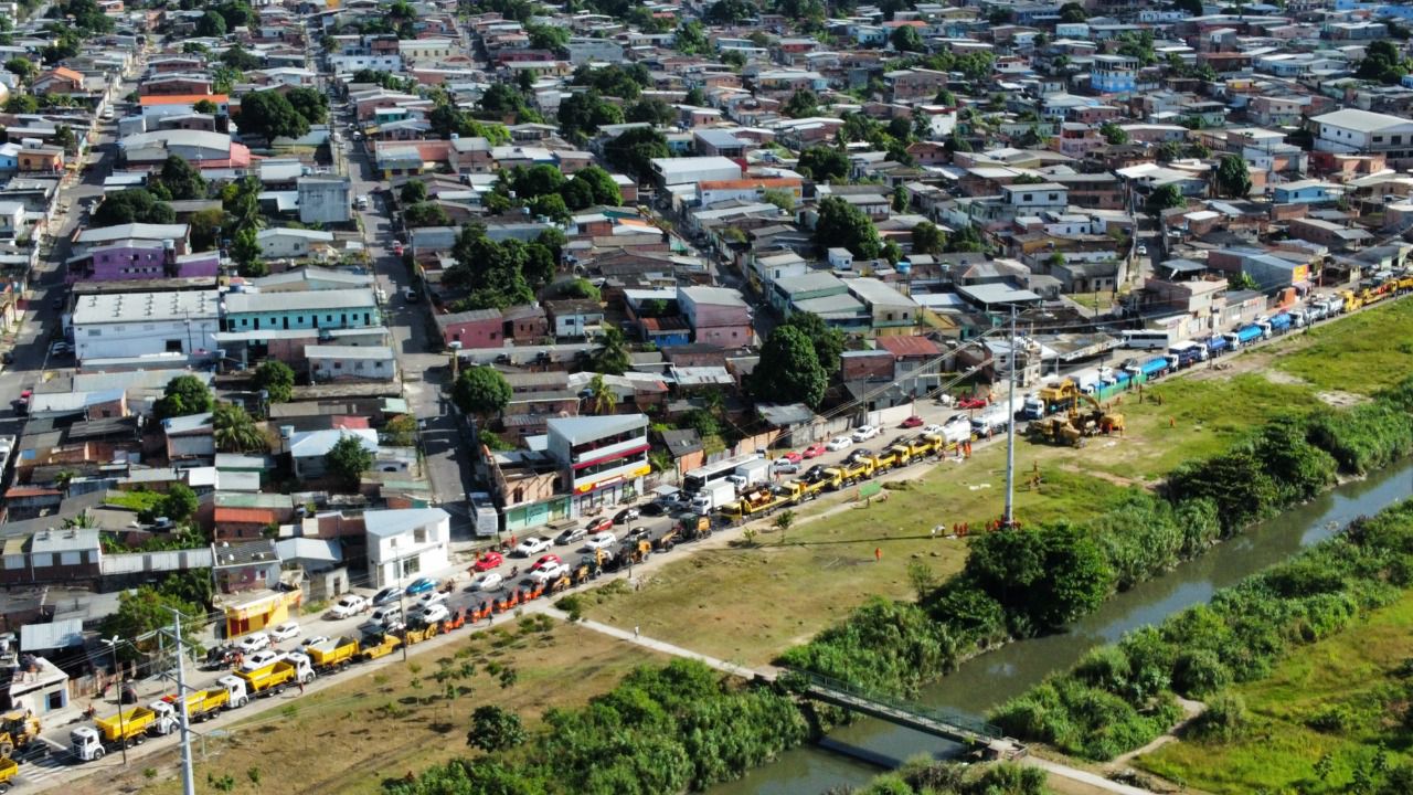 Wilson Lima e David Almeida assinam ordem para asfaltamento de 10 mil ruas em toda Manaus