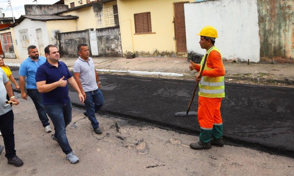 Roberto Cidade solicita da Seminf serviços de asfaltamento e tapa-buracos em bairros de Manaus - Imagem: Divulgação