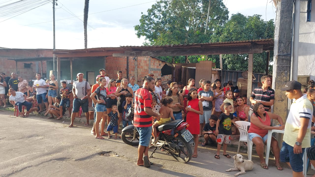 Entregadores protestam em frente a Motel de agressor do motoboy em Manaus