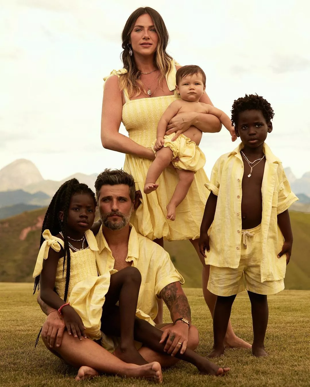 Giovanna Ewbank e Bruno Gagliasso com os filhos (Foto: Reprodução Instagram)