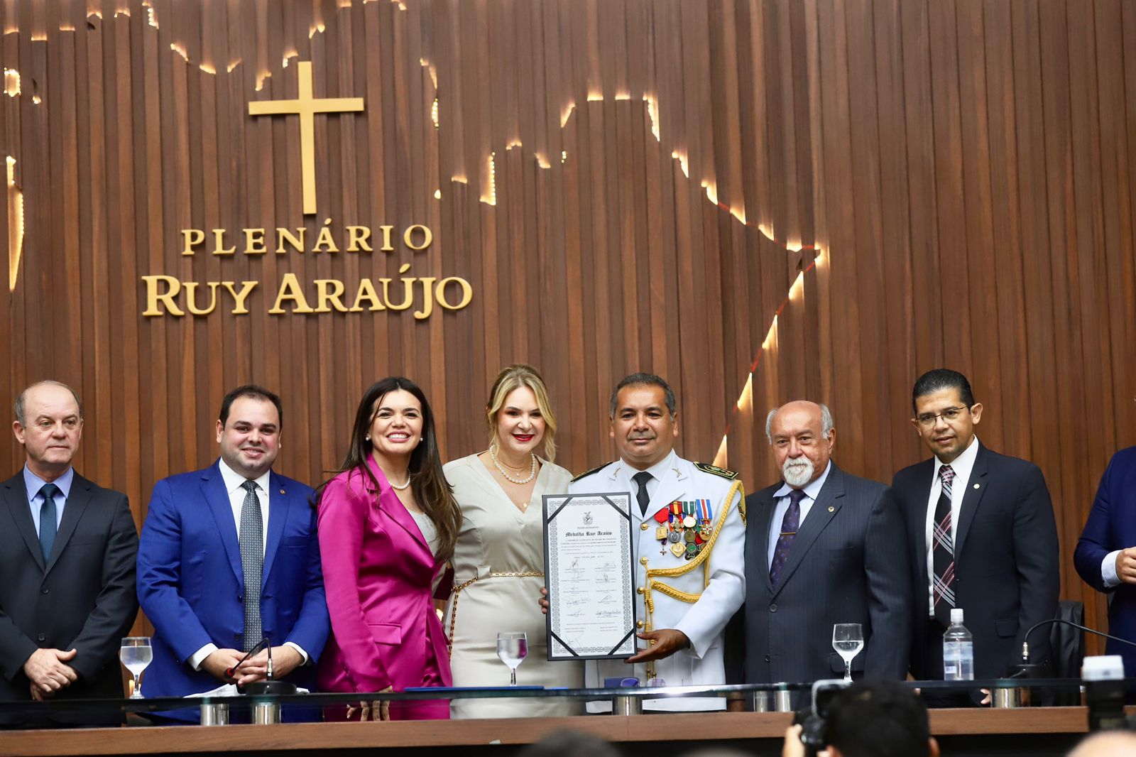Durante homenagem na Aleam, Roberto Cidade ressalta compromisso do coronel da PM, Fabiano Bó, com o Amazonas