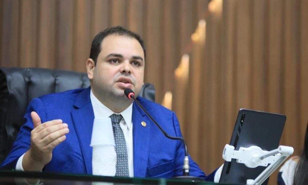 Deputado Roberto Cidade solicita audiência pública em Presidente Figueiredo após ameaças de greve dos professores - Imagem: Divulgação