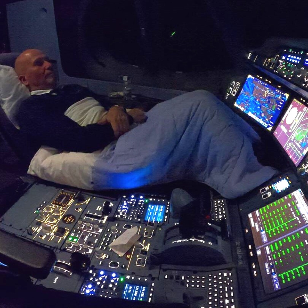 Pesquisa revela que quase metade dos pilotos dormem no comando dos aviões