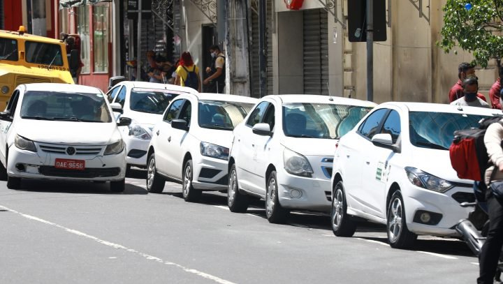 Prefeitura de Manaus cadastra mais de 3 mil taxistas para receber benefício