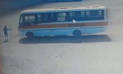 Vídeo +18 : Câmera mostra momento em que mulher morre ao tentar parar ônibus na tora!