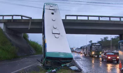 Vídeo mostra ônibus logo após despencar de viaduto