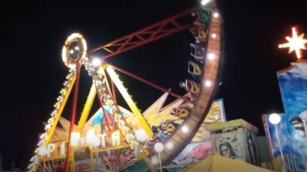 Vídeo: Brinquedo "tora" ao meio e deixa vários feridos em parque de diversões