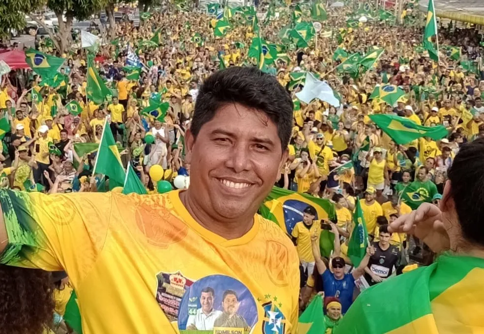 Candidato deputado federal pelo Amazonas Edmilson Aguiar (PTB) após tentar ultrapassar barreira e lutar com policiais