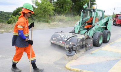 Prefeitura de Manaus usa tecnologia e realiza limpeza da cidade com auxílio de varredoras mecânicas / Foto: Alex Melo / Semulsp