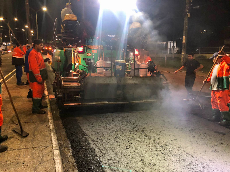 Prefeitura de Manaus avança com as obras de recapeamento na avenida Cosme Ferreira, no bairro Coroado / Foto – Divulgação/Seminf
