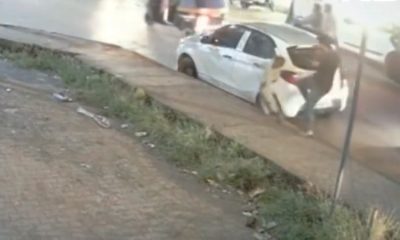 COVARDIA : Vídeo mostra momento em que homem larga a bicuda numa criança que tava apoiada em seu carro