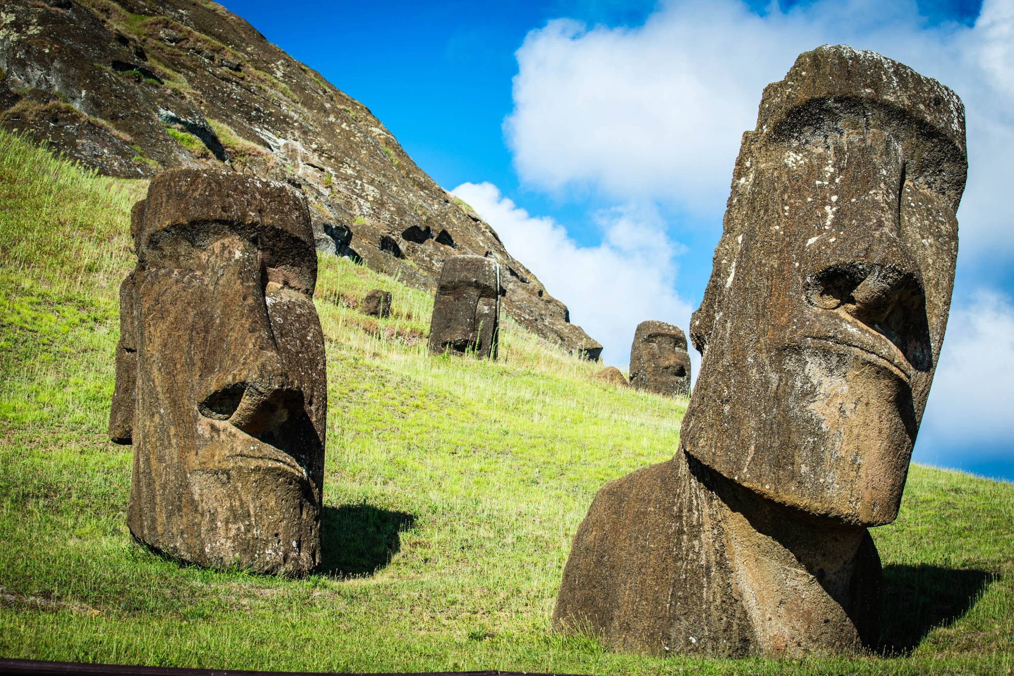 Você sabia que as estátuas da Ilha de Páscoa têm corpos?