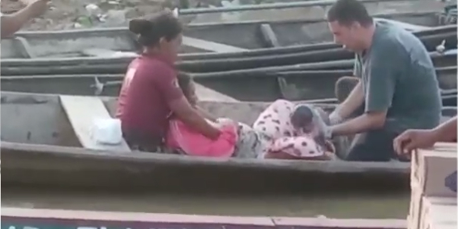 Vídeo : Mulher dá a luz em meio à canoas no interior do Amazonas