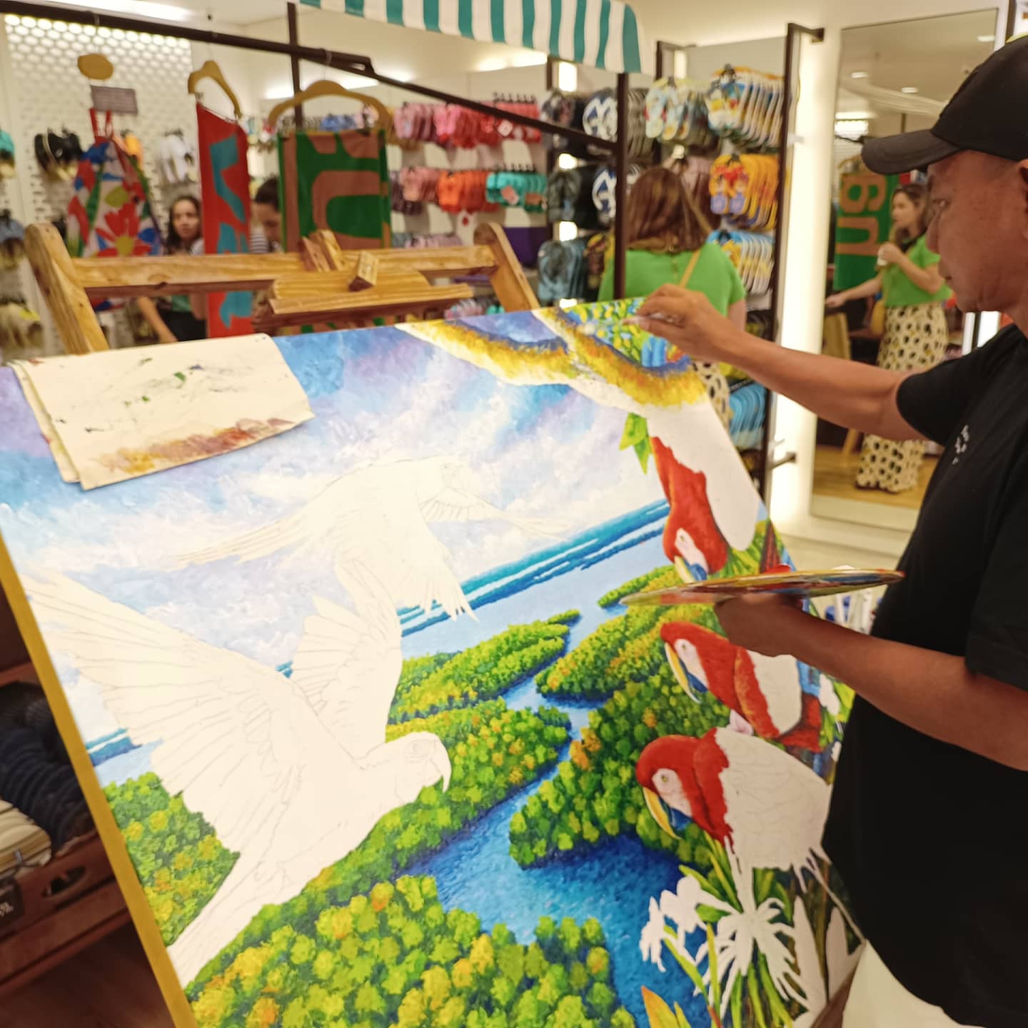 Rubens Belém pintando na loja Havaianas 