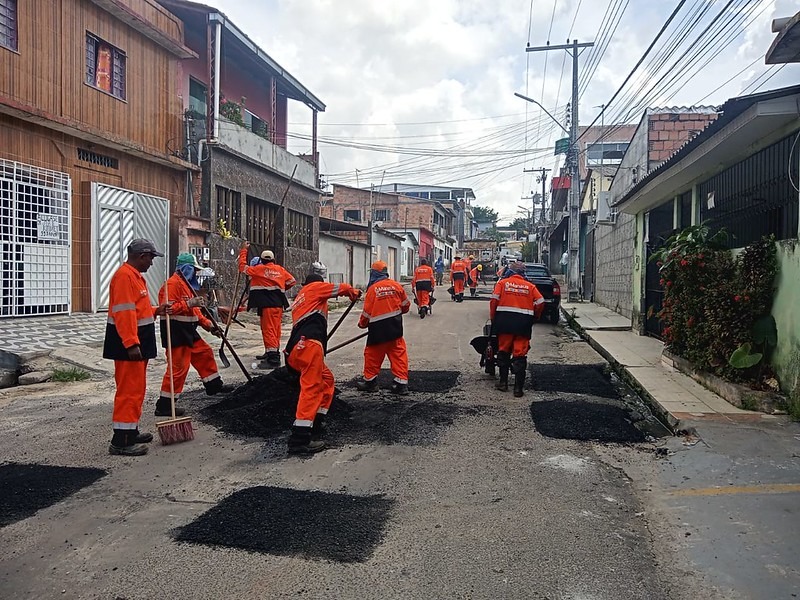Prefeitura de Manaus intensifica serviços de recomposição asfáltica em via do conjunto Promorar