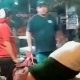 Vídeo : Casal troca carícias em bar e dono mete da galhada de goiabeira e expulsa salientes