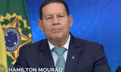 "A alternância de poder é saudável" , afirmou Mourão após Bolsonaro fugir pelas portas do fundo