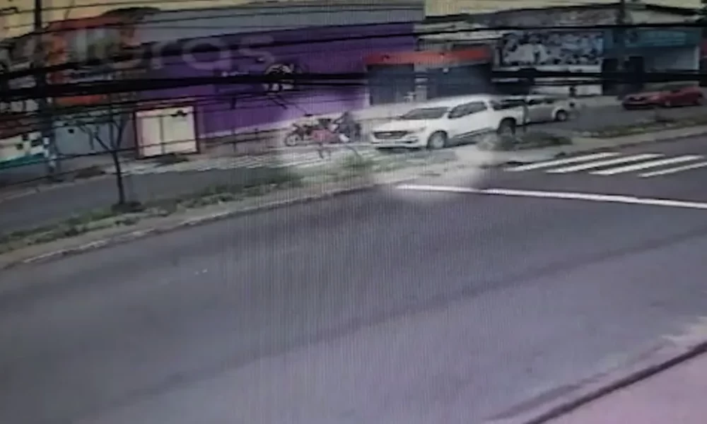Vídeo: Idosa é arremessada após ser atropelada na faixa de pedestre em Manaus. Imagens f0rtes