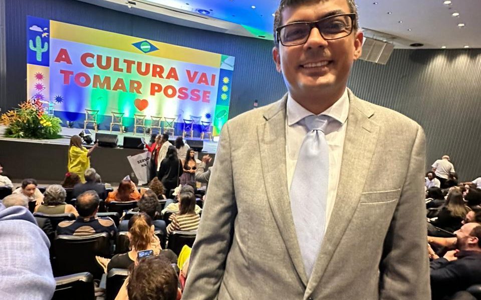 Marco Apolo, participa da posse da nova ministra da Cultura, Margareth Menezes - Imagem: Divulgação