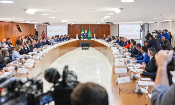 O presidente Lula se reuniu com os 27 governadores nesta sexta (27), em Brasília — Foto: Ricardo Stuckert/PR