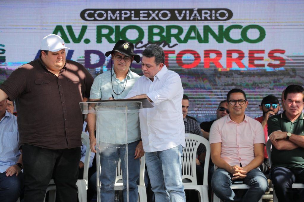 O Governo do Amazonas e a Prefeitura de Manaus assinaram, nesta quarta-feira, (04/01), a ordem de serviço para a construção do Complexo Viário Barão do Rio Branco - Imagem: Divulgação