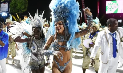 De surpresa, Anitta desfila na Beija-Flor durante apresentação das campeãs na Sapucaí