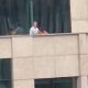Vídeo +18: Casal é flagrado "macetando forte" em terraço no coração mercado financeiro no Brasil