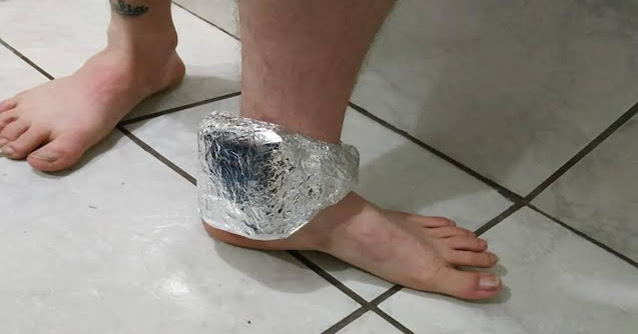 Preso enrola papel alumínio em tornozeleira eletrônica e cai na gandaia! Ele foi recolhido na sequência!