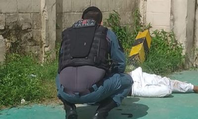 Policial Militar interroga o homem que foi espancado por populares depois de roubar a motocicleta