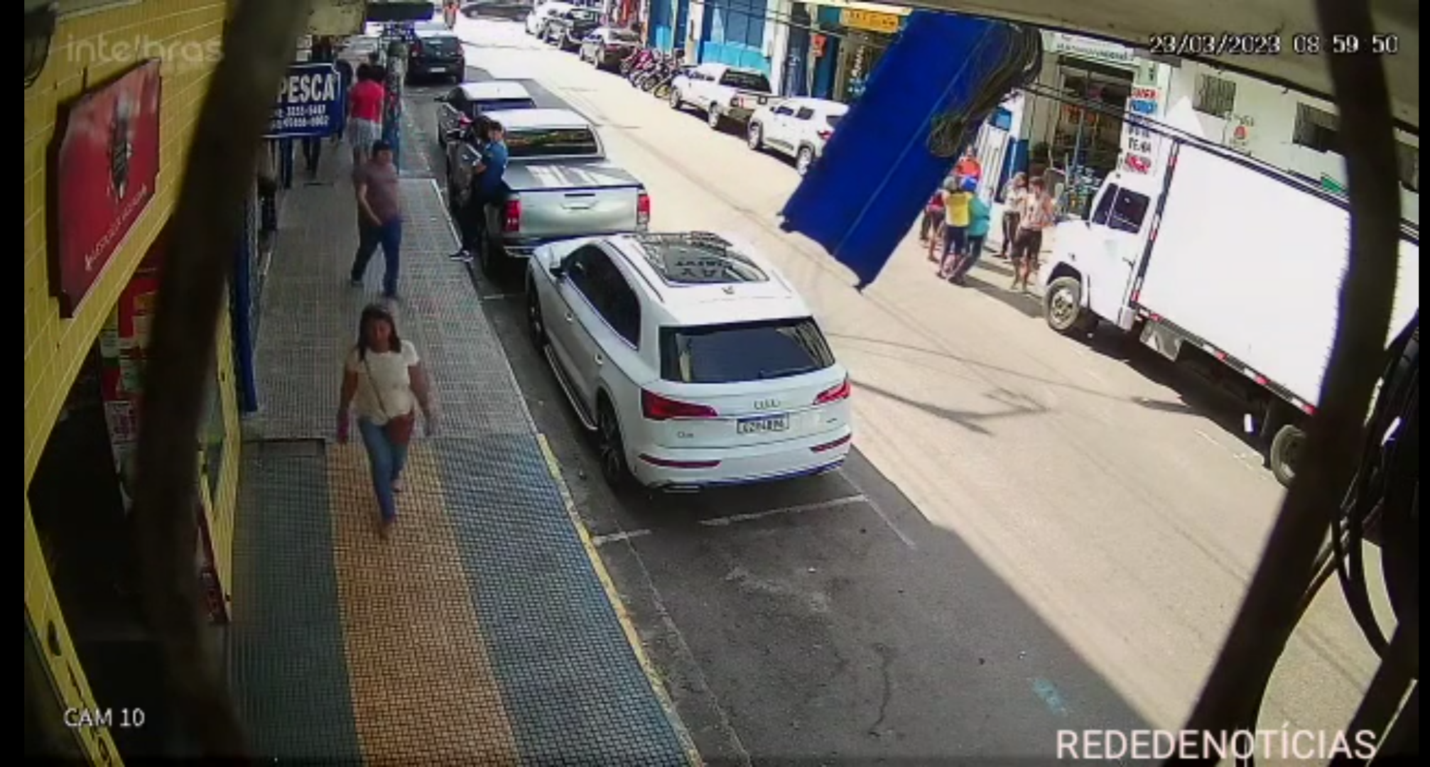 VÍDEO: Agente da “Zona Azul” é espancado em Manaus