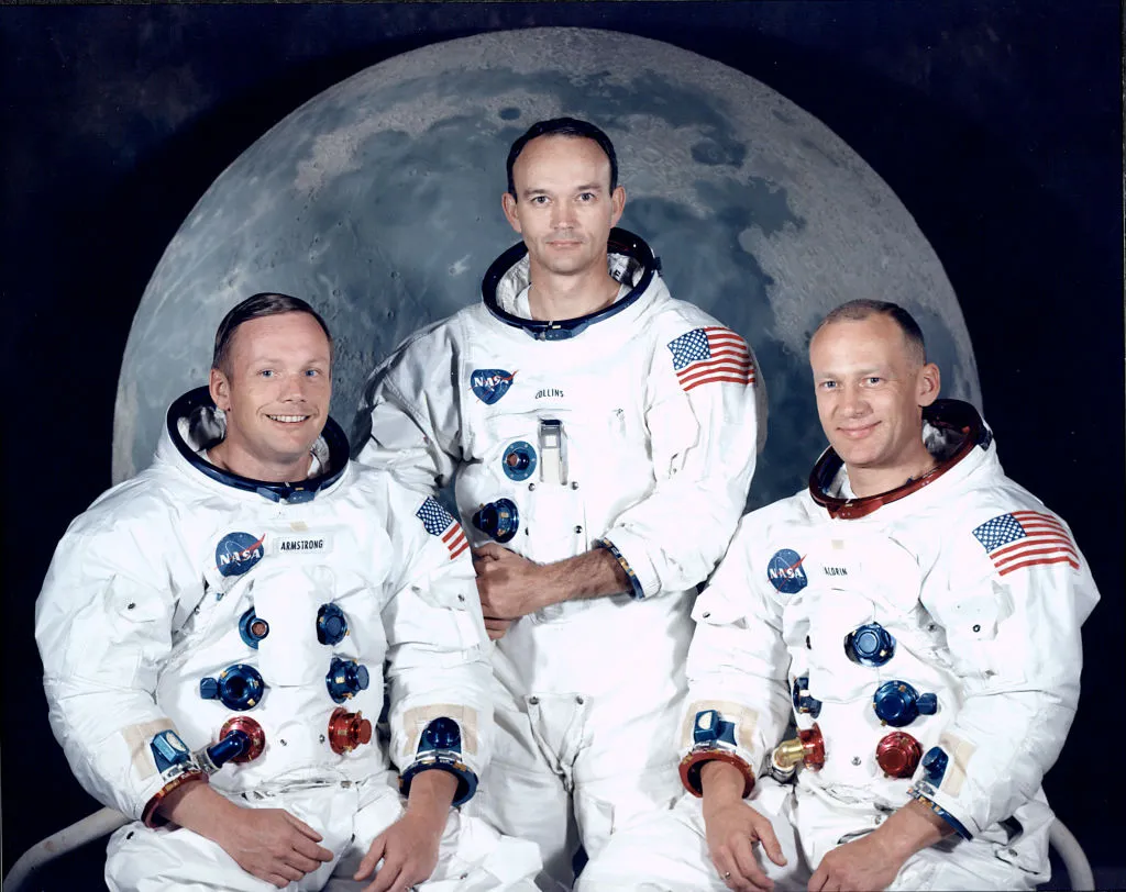 Os astronautas da missão Apollo 11; na imagem, da esquerda para direita, aparecem Neil Armstrong, Michael Collins e Edwin Aldrin Jr. em trajes espaciais / Time Life Pictures/NASA/The LIFE Picture Collection via Getty Images