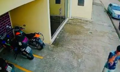Vídeo : Homem tenta roubar agente de trânsito, momentos antes de tentar roubar mercadinho em Maués!