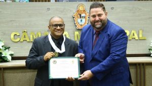 Ativista Christian Rocha recebe “Medalha de Ouro Nestor Nascimento” na Câmara Municipal de Manaus