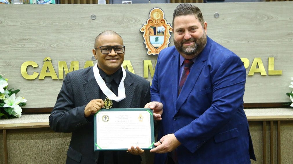 Ativista Christian Rocha recebe “Medalha de Ouro Nestor Nascimento” na Câmara Municipal de Manaus