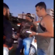 Vídeo +18: Motorista atropela motociclistas e em negociação para pagar prejuízo atira em vítima