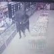 Vídeo : Bandidos roubam loja COMEPI e um ainda agride gratuitamente funcionária da loja
