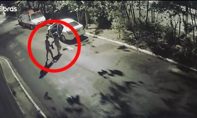 Vídeo +18: Casal é assaltado enquanto "dava uma" dentro de carro