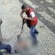 Covardia contra idosa : Assaltante rouba Idosa de 90 anos e a arrasta pelo chão após ela reagir