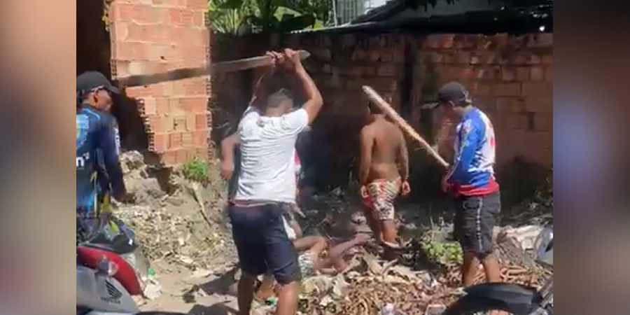 Vídeo +18 : Homem suspeito de roubos no bairro do Jorge Teixeira acaba sendo linchado!