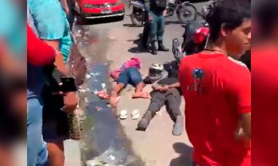 Homens assaltam ônibus em Manaus, mas na hora de fugir, são pegos pela população e levam couro