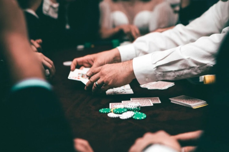 O que é Blackjack: conheça o popular jogo de cartas