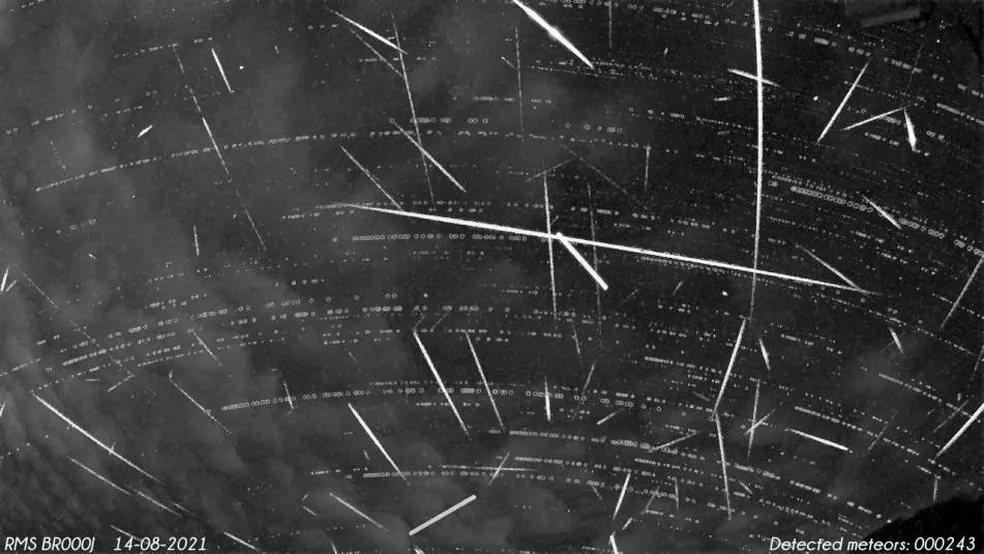 Estação instalada em Pardinho (SP) flagrou mais de 200 meteoros Perseidas — Foto: William Schauff/GMN/Bramon/Divulgação