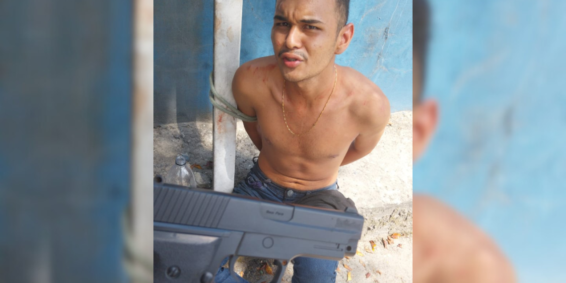 Ladrão de ônibus em Manaus é linchado ao passageiros perceberem que ele estava com arma falsa!