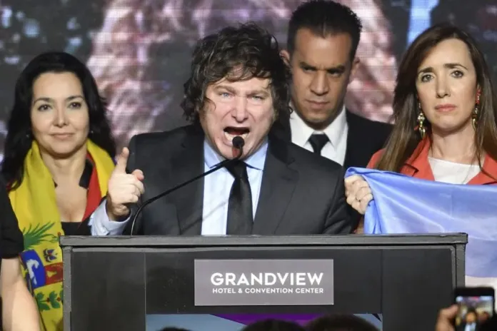 Javier Milei , o Trump Argentino, vence as eleições primárias na Argentina