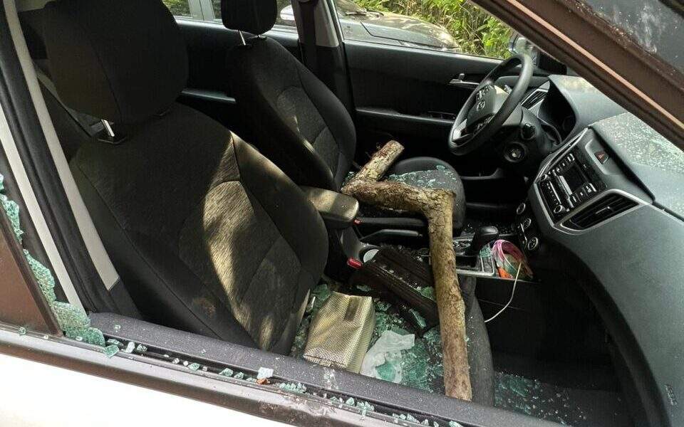 Dono da Cachoeira do Mutum vandaliza carro de turista e ainda o chama de esperto. Veja o vídeo! / Foto : Divulgação