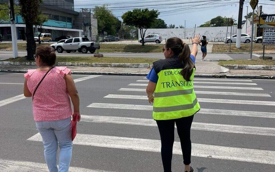 Prefeitura realiza ação educativa para travessia segura de estudantes em vias de Manaus / Foto – Divulgação / IMMU