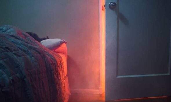 Saiba porque você deve evitar deixar a porta aberta ao dormir!