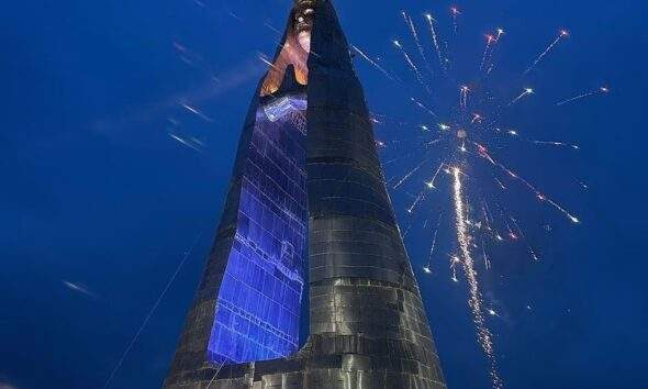 Estátua gigante de Nossa Senhora foi inaugurada com missa e festa na cidade de Aparecida, no interior de São Paulo Foto: Reprodução/Instagram/@gilmarpinnaescultor