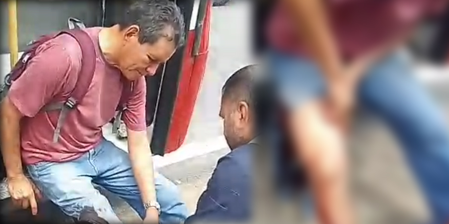 Vídeo : Homem leva tiro na perna após não entregar o celular durante assalto em ônibus em Manaus!