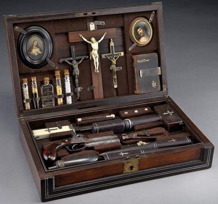 Conheça um kit usado para matar vampiros na década de 1890
